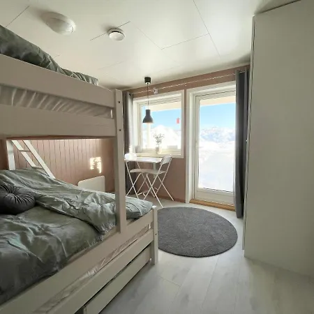 Kvaloya Arctic Retreat - In Beautiful Kvaloya,