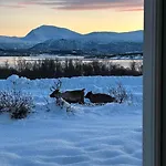Kvaloya Arctic Retreat - In Beautiful Kvaloya, Quarto em Acomodações Particulares Tromsø